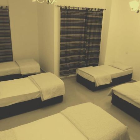 Back Packer Top 10 Dubai Bagian luar foto
