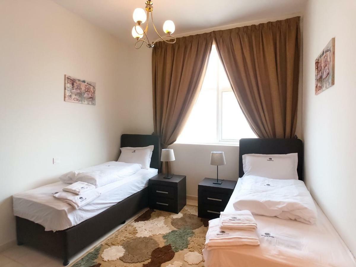 Back Packer Top 10 Dubai Bagian luar foto
