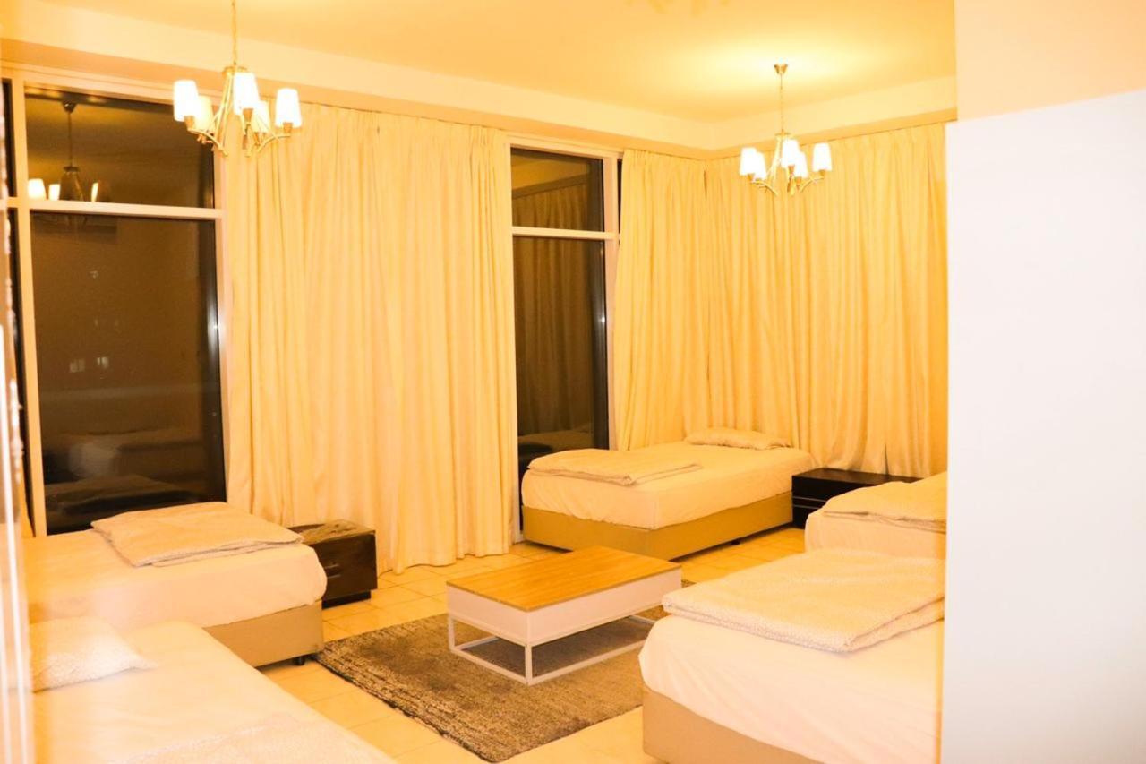 Back Packer Top 10 Dubai Bagian luar foto
